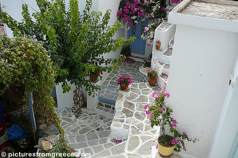 The mountain village of Lefkes is Paros finest village after Naoussa.