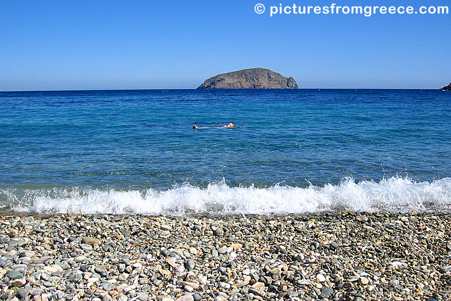 Lia is a small beach with pebbles not far from Psili Ammos beach in Serifos.