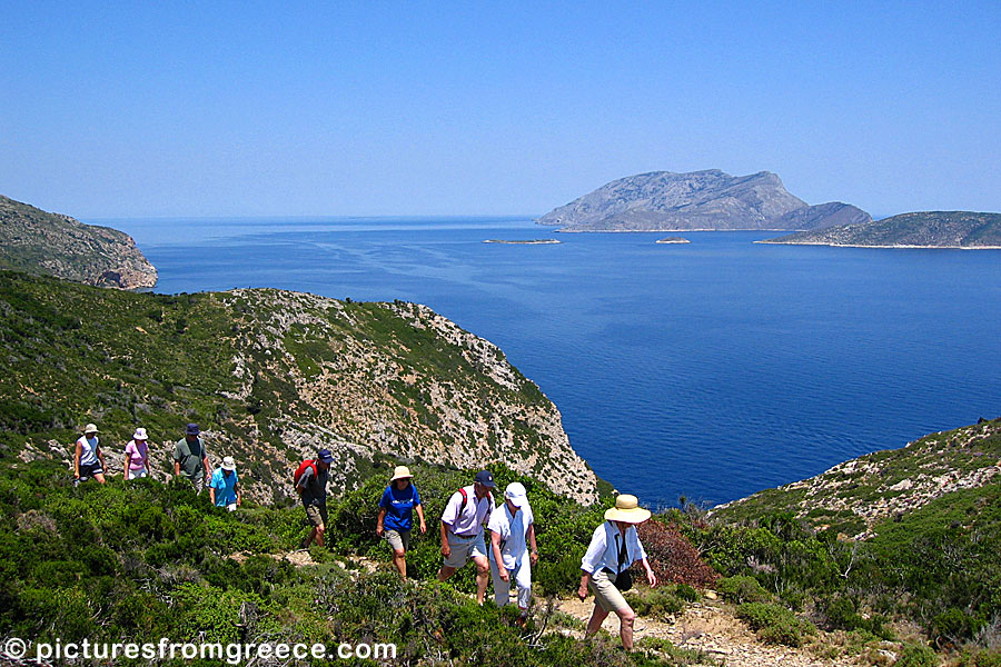 Kyra Panagia is one of the islands around Alonissos that belong to the national marine park. 
