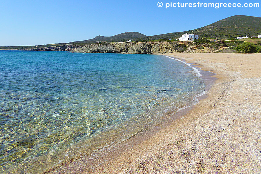 Soros is located between the beaches of Psaraliki and Agios Georgios in Antiparos.