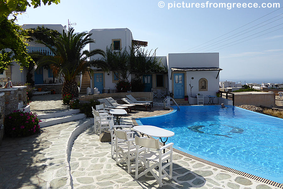 Ampelos is one of the best accommodation in Folegandros. It is an oasis surrounded by a beautiful swimming pool.