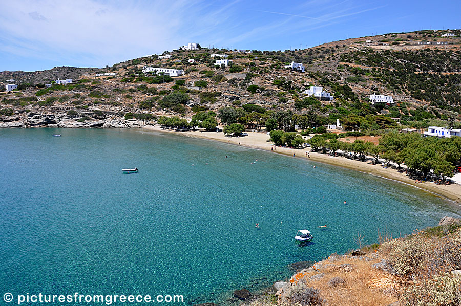 Apokofto beach in Sifnos is located between Faros and Chrisopigi. Here are two very good tavernas.