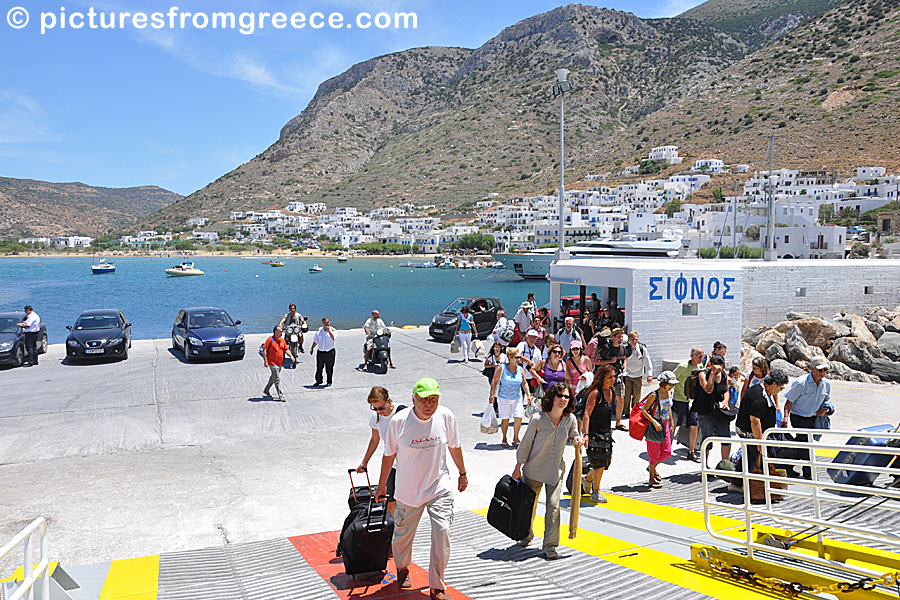 From the port of Kamares in Sifnos there are ferries and catamarans to Piraeus, Serifos, Milos, Folegandros, Sikinos, Ios and Santorini.