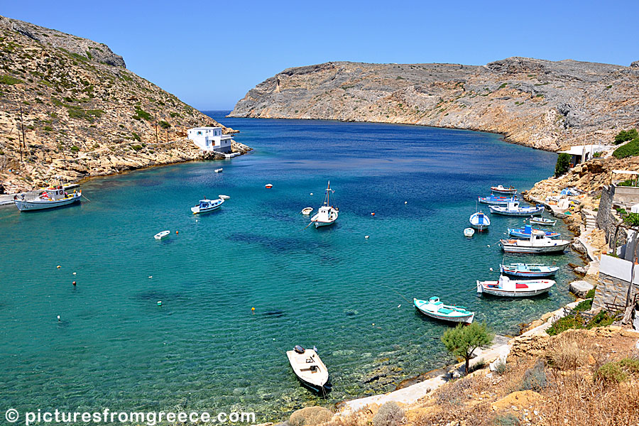 Heronissos, or Cheronissos, in Sifnos is beautifully situated in a bay with a small beach and tavernas.