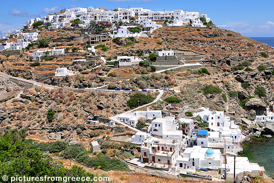 The car-free village of Kastro  in Sifnos is located below Apollonia. Here are cliffs to dive from a small beach called Seralia.