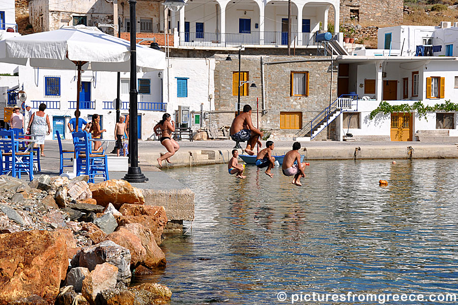 Faros in Sifnos is a small village on the waterfront. Here are three beaches and many good restaurants.